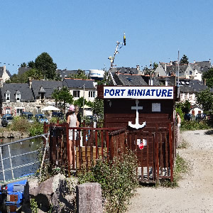 Couleurs de Bretagne en Côtes d'Armor au port miniature de Dahouët - Bretagne 22370 - couleursdebretagne.fr