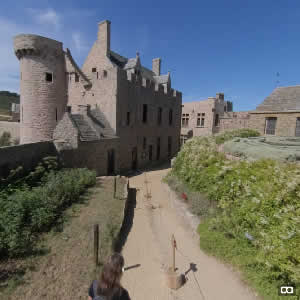 Les fortifications du fort La Latte aux couleurs de Bretagne - Bretagne 22240 - couleursdebretagne.fr